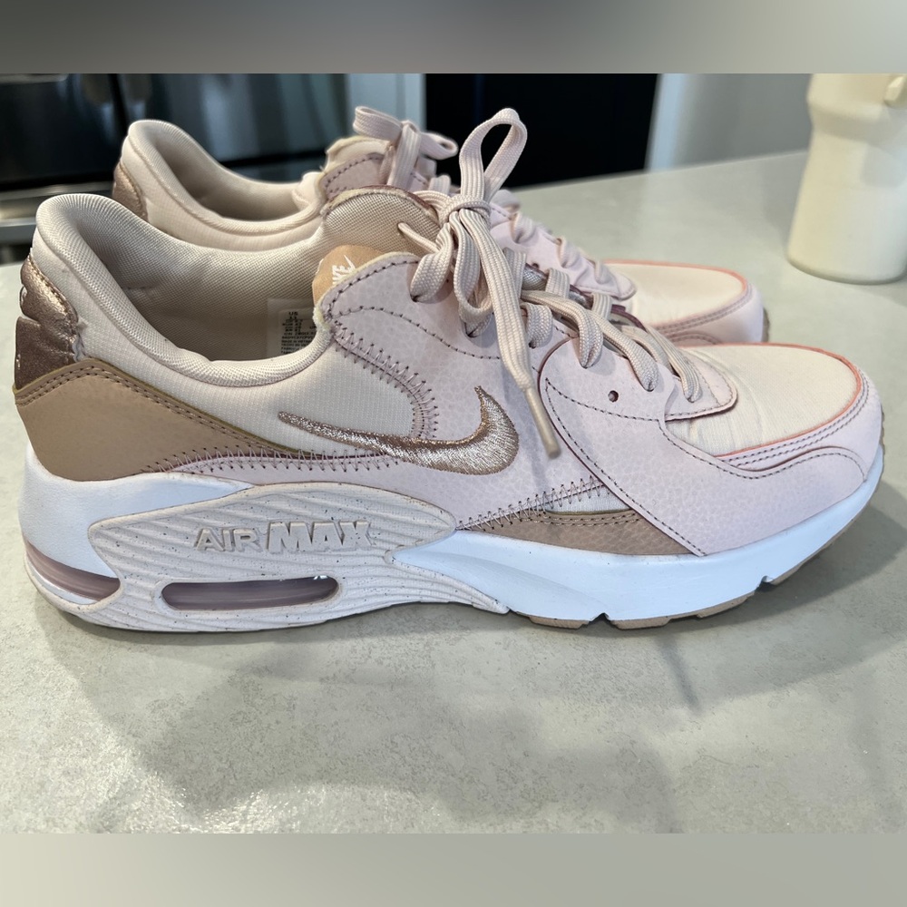 WOMEN'S NIKE AIR MAX EXCEE CASUAL SHOES size 11